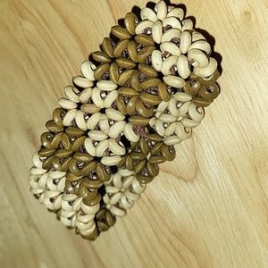 Wooden beaded stretchy bracelet EUC